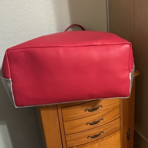 Vince Camuto, large gift tote - Picture 9 of 15